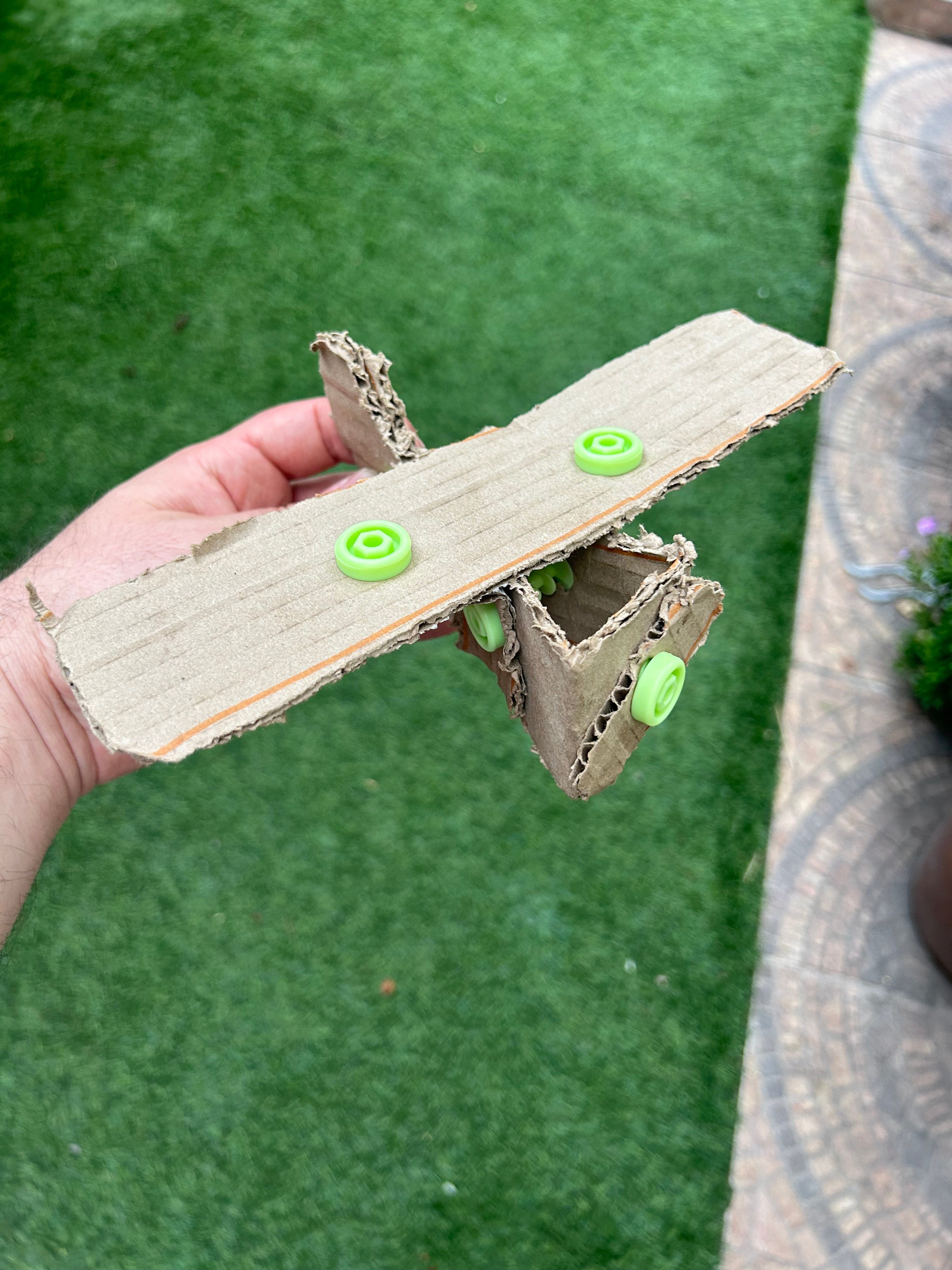 Pakumi Builder Kit - Kit de Herramientas para construir en cartón